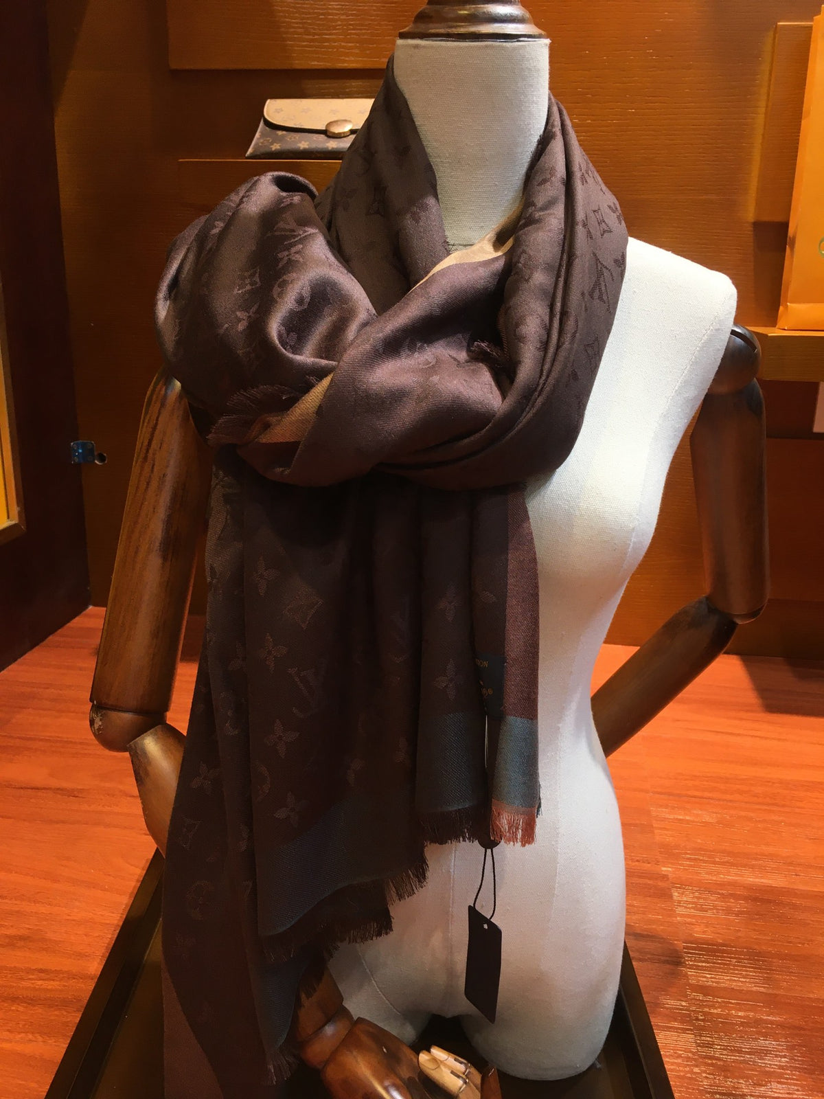floral fashion accessory for women - alternate angle view 4