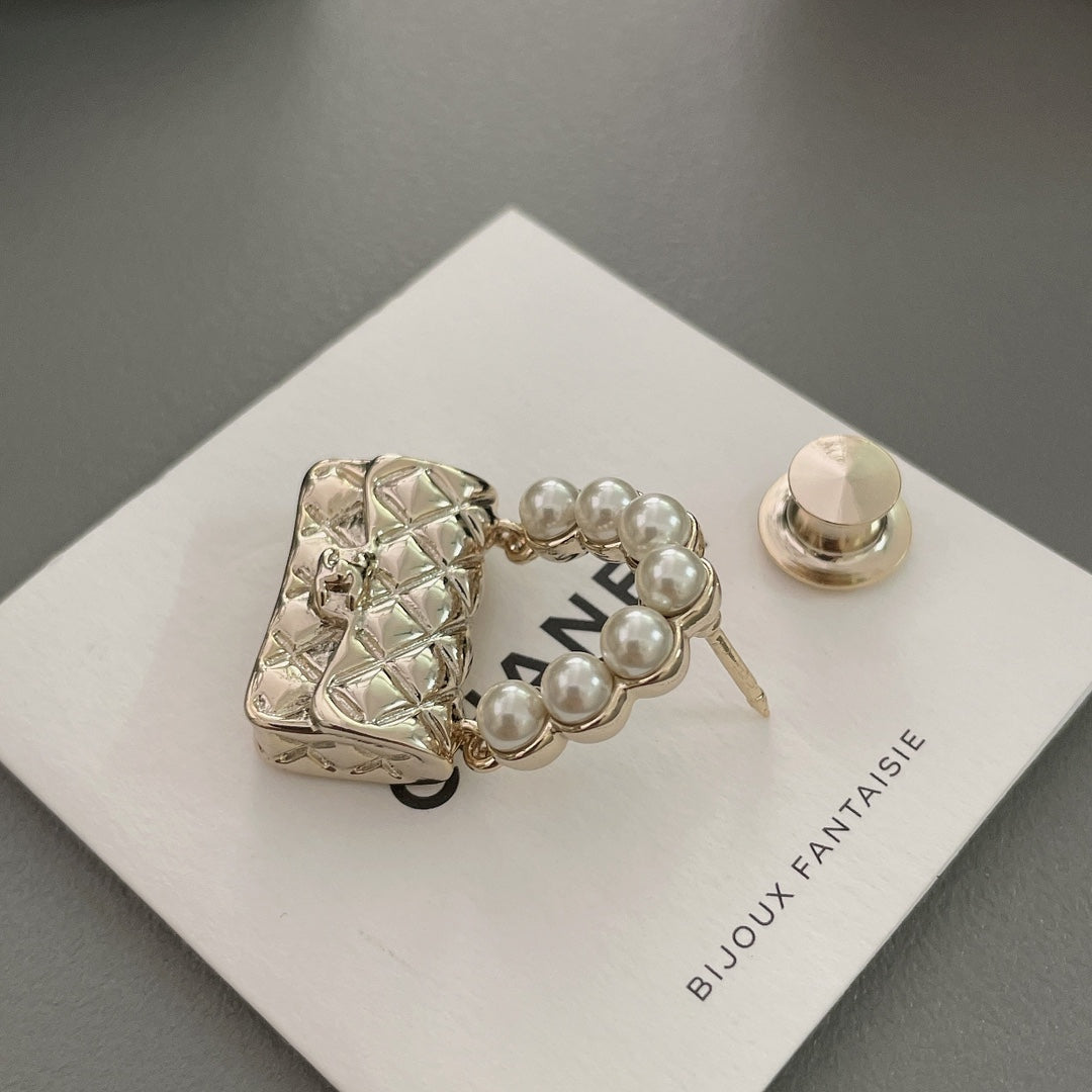 Brooch for women - alternate angle view 7