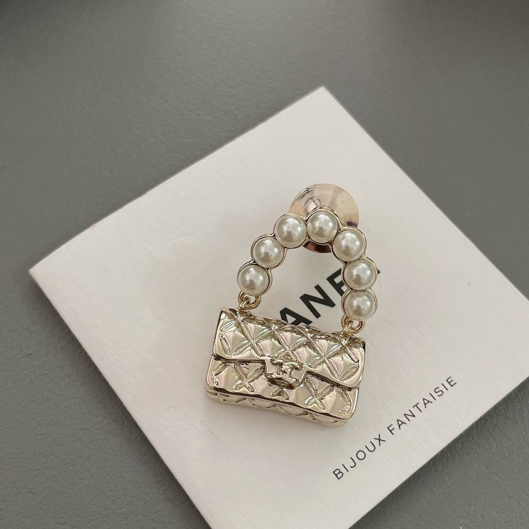 Brooch for women - alternate angle view 8