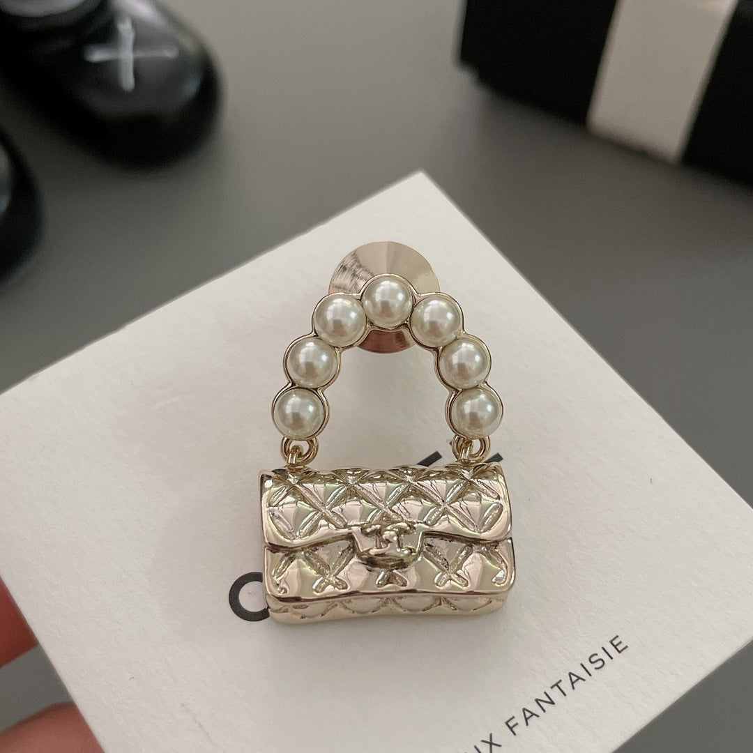 Brooch for women - alternate angle view 9