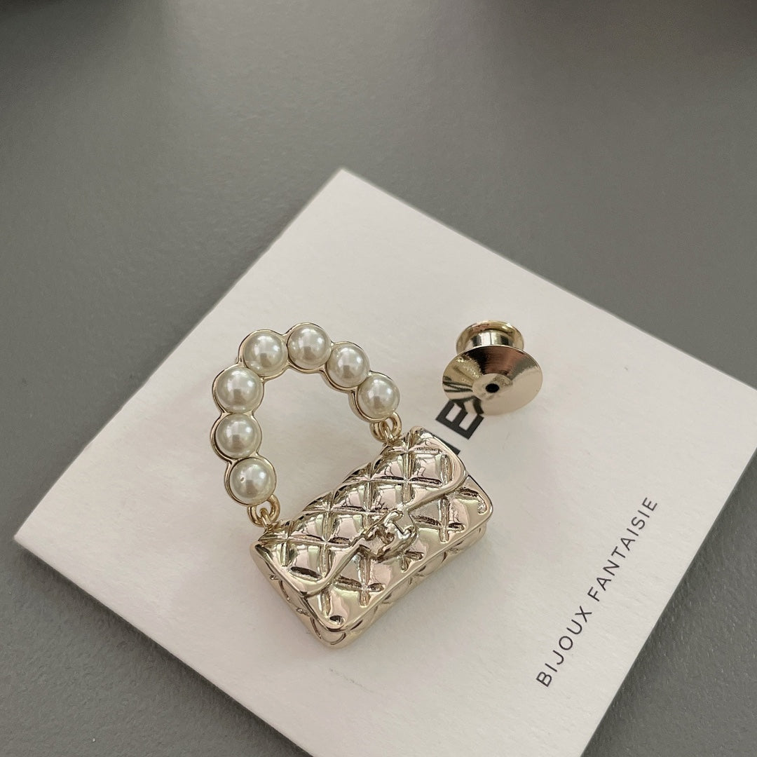 Brooch for women - alternate angle view 5