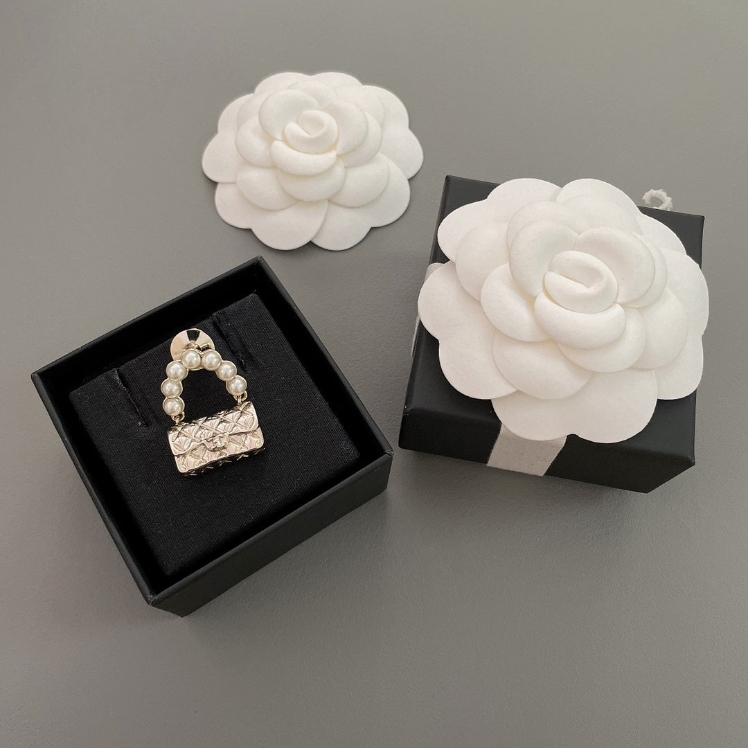 Brooch for women - alternate angle view 2