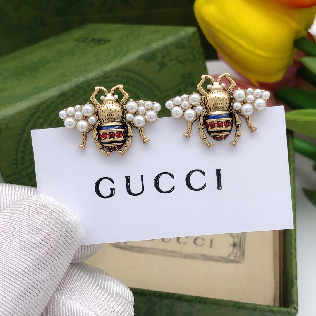 fashion accessory for women - product detail view
