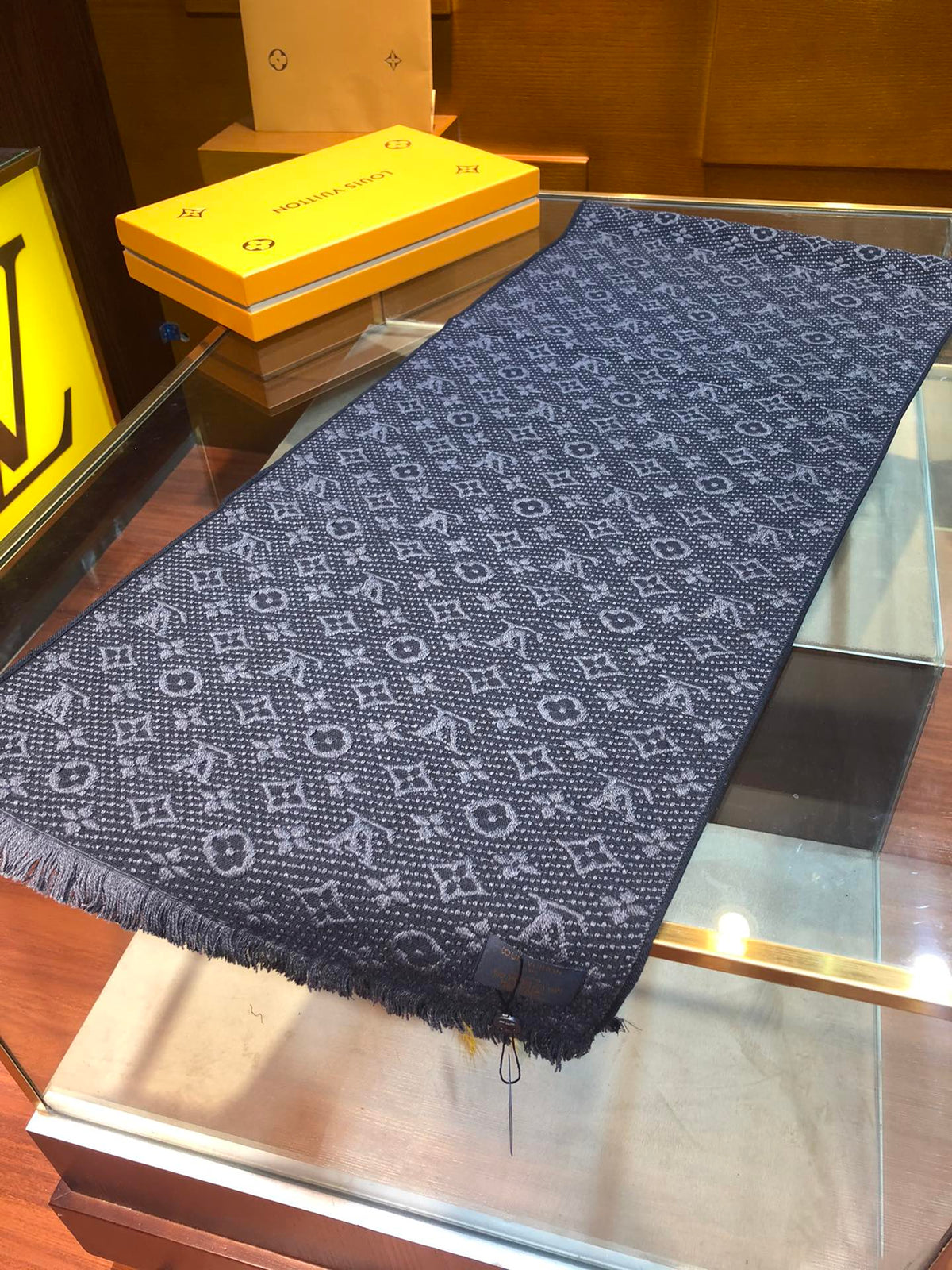 wool floral Scarf for men - alternate angle view 7