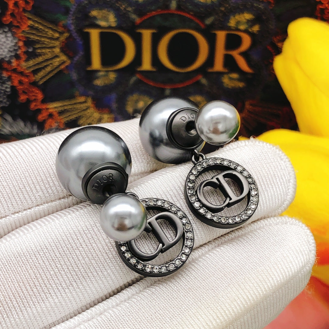 black pearl fashion accessory for women - alternate angle view 4