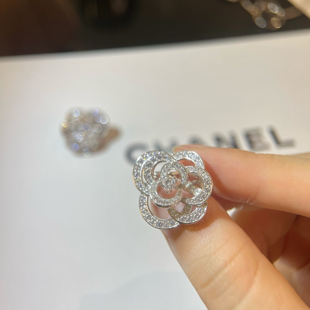 white crystal floral fashion accessory for women - alternate angle view 3