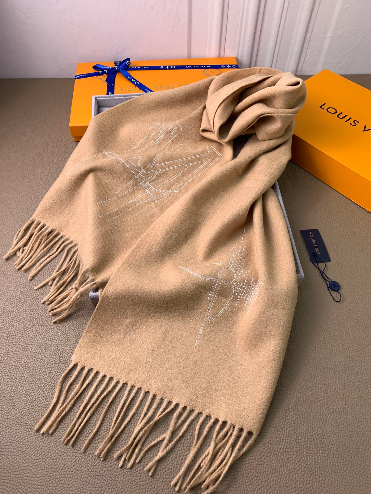 velvet minimalist Scarf for men - alternate angle view 7