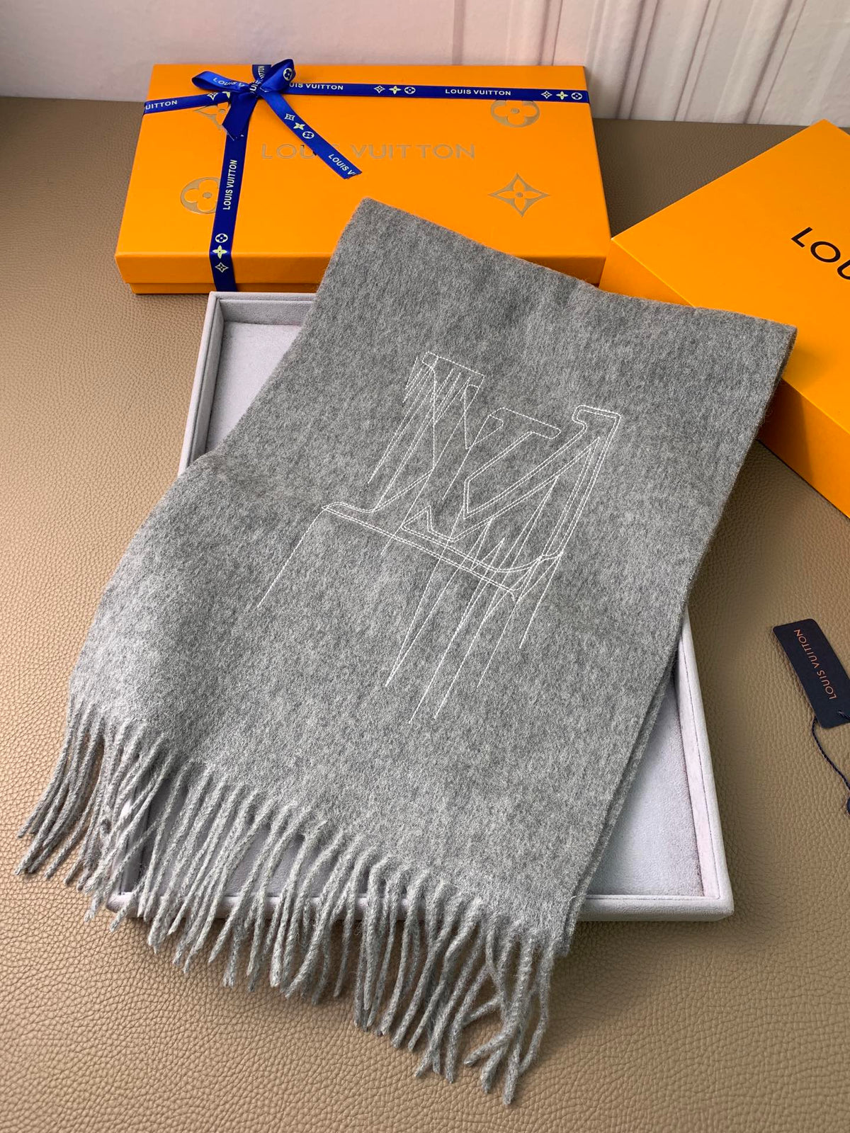 velvet minimalist Scarf for men - product detail view