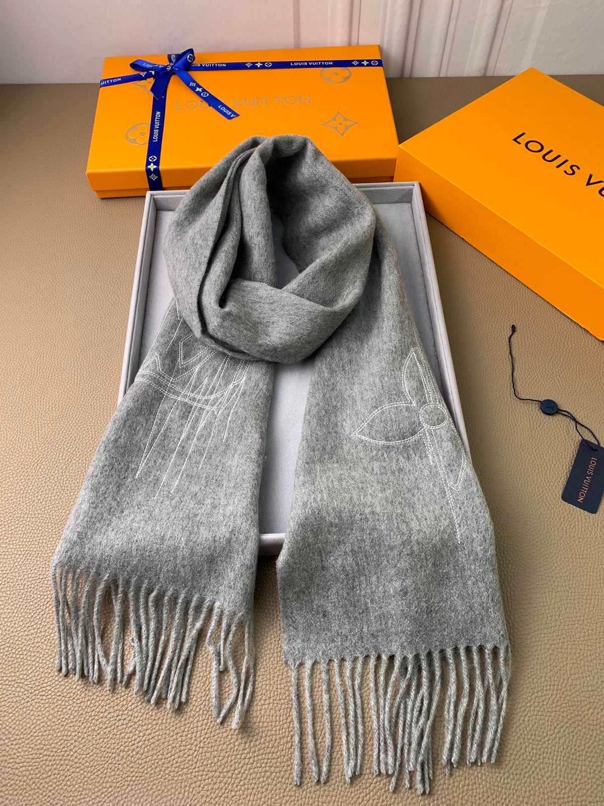 velvet minimalist Scarf for men - alternate angle view 5