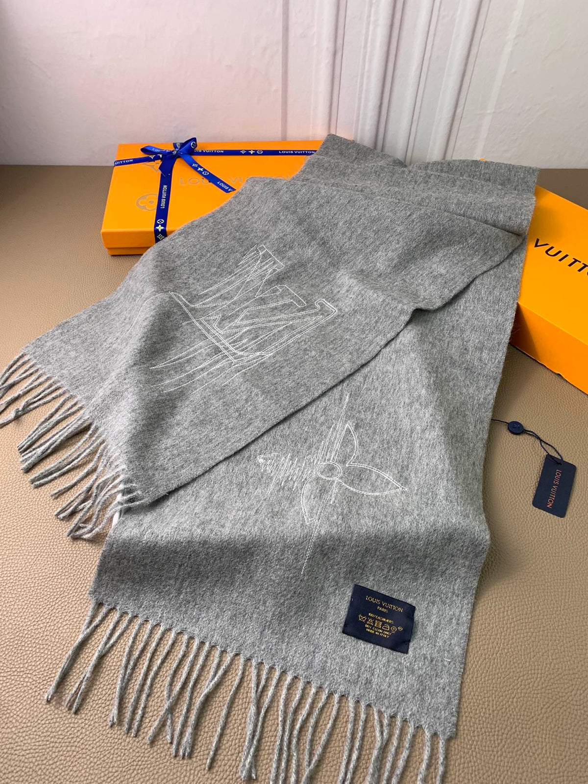 velvet minimalist Scarf for men - alternate angle view 3