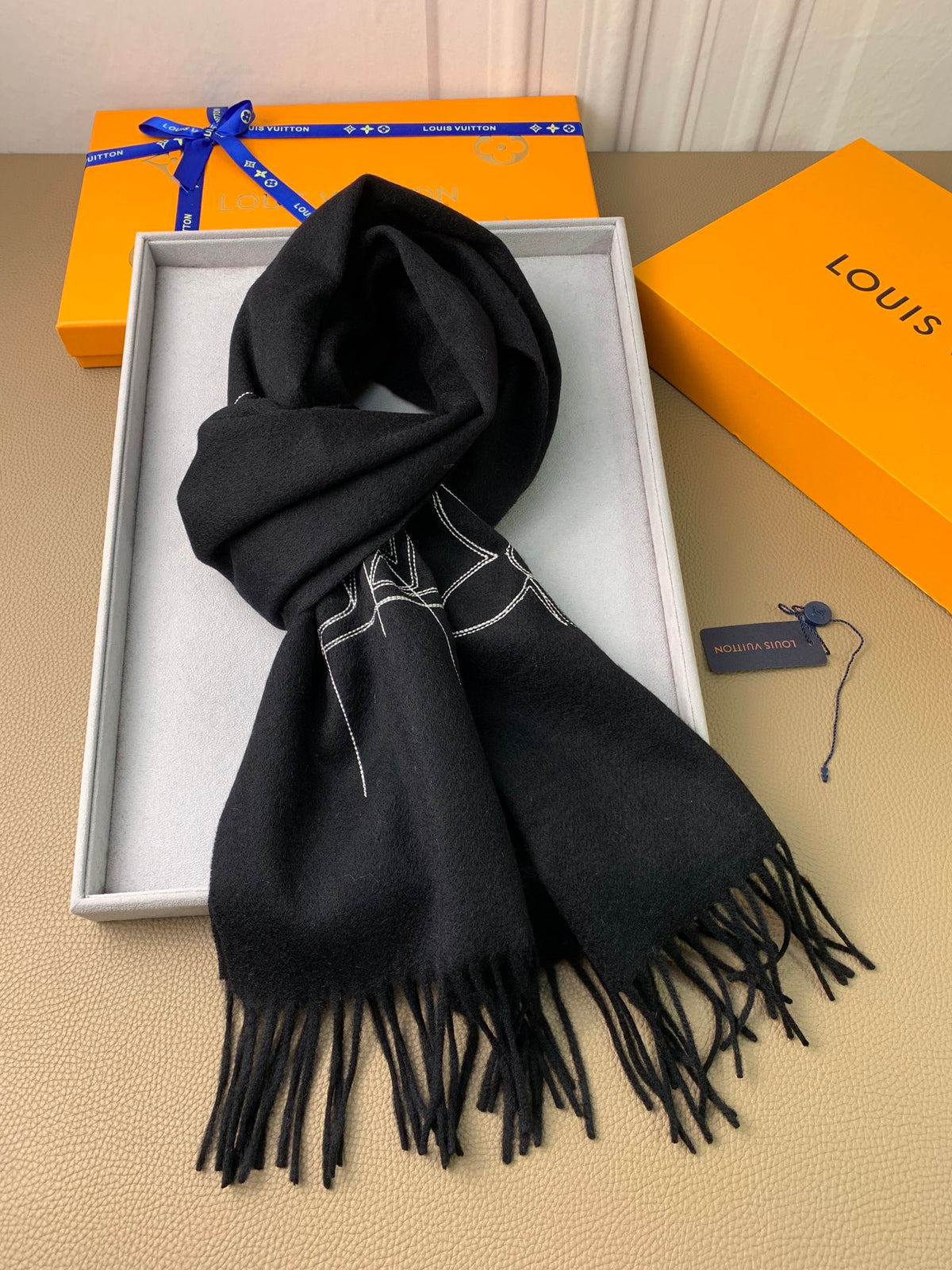 velvet minimalist Scarf for men - alternate angle view 8