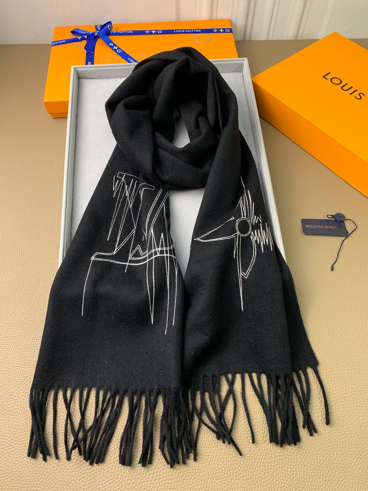 velvet minimalist Scarf for men - alternate angle view 7