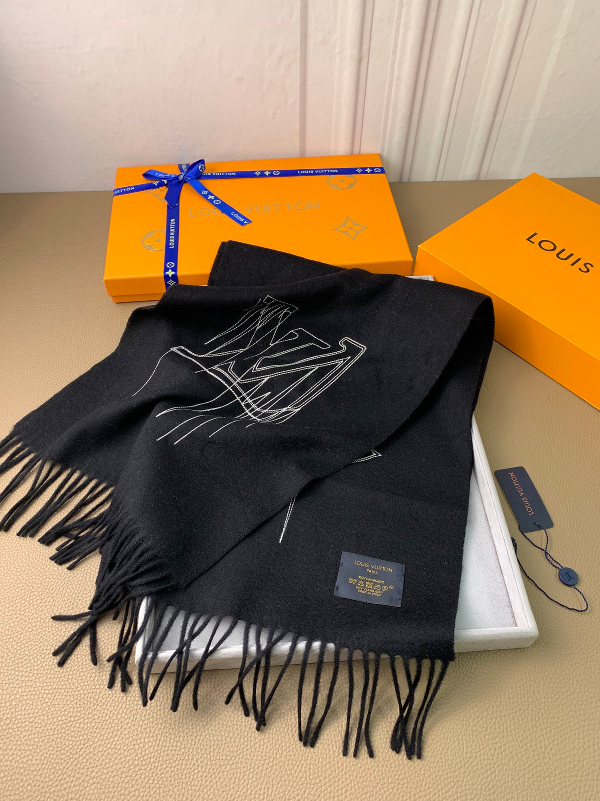 velvet minimalist Scarf for men - alternate angle view 4
