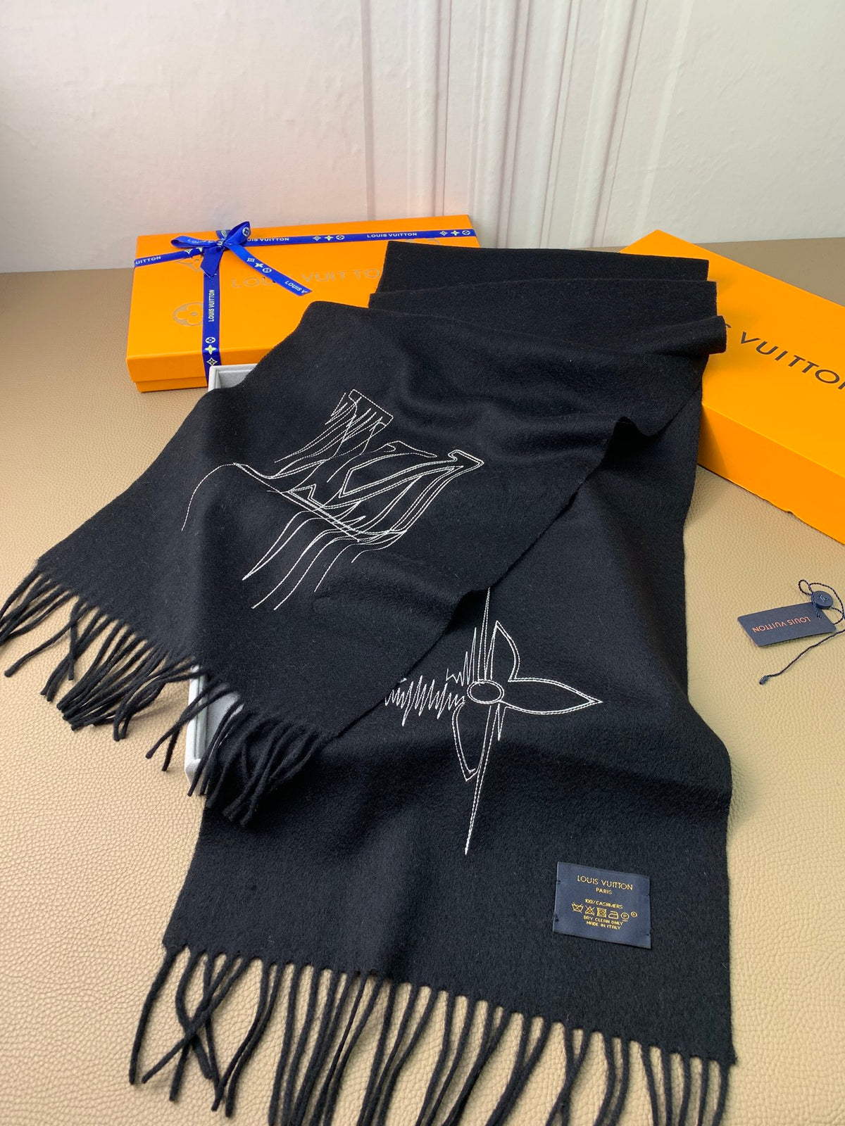 velvet minimalist Scarf for men - alternate angle view 5