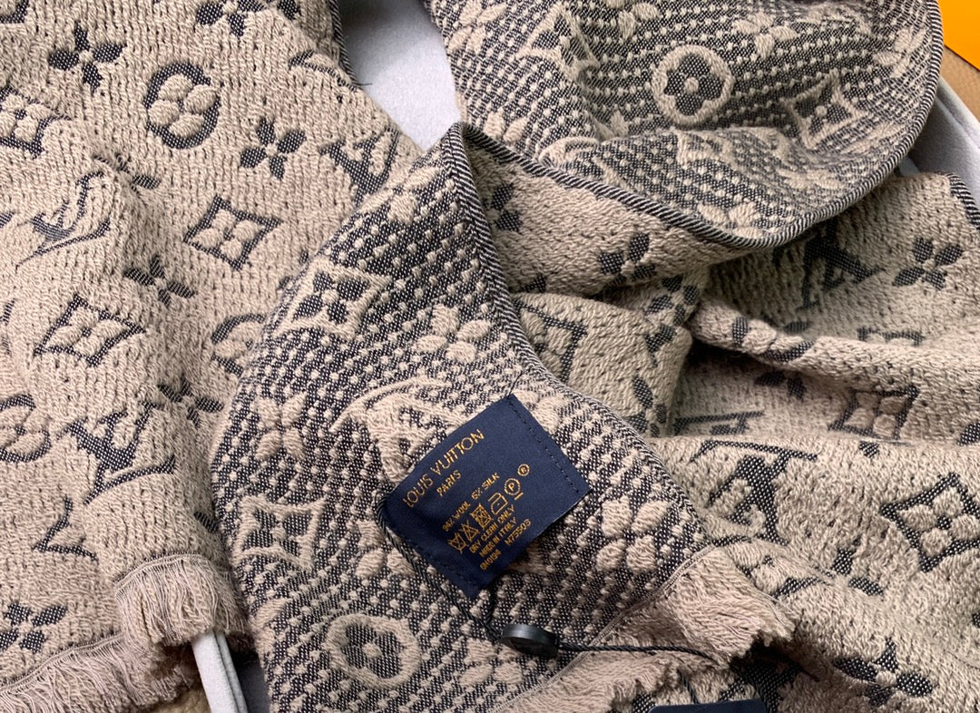 wool floral Scarf for men - alternate angle view 9