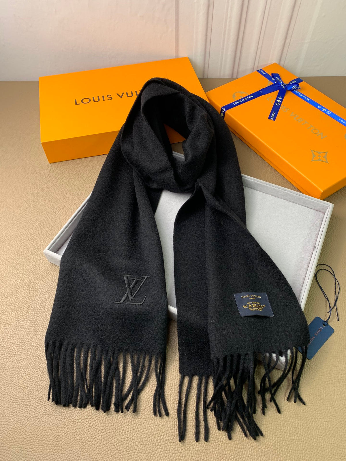velvet minimalist Scarf for men - alternate angle view 8