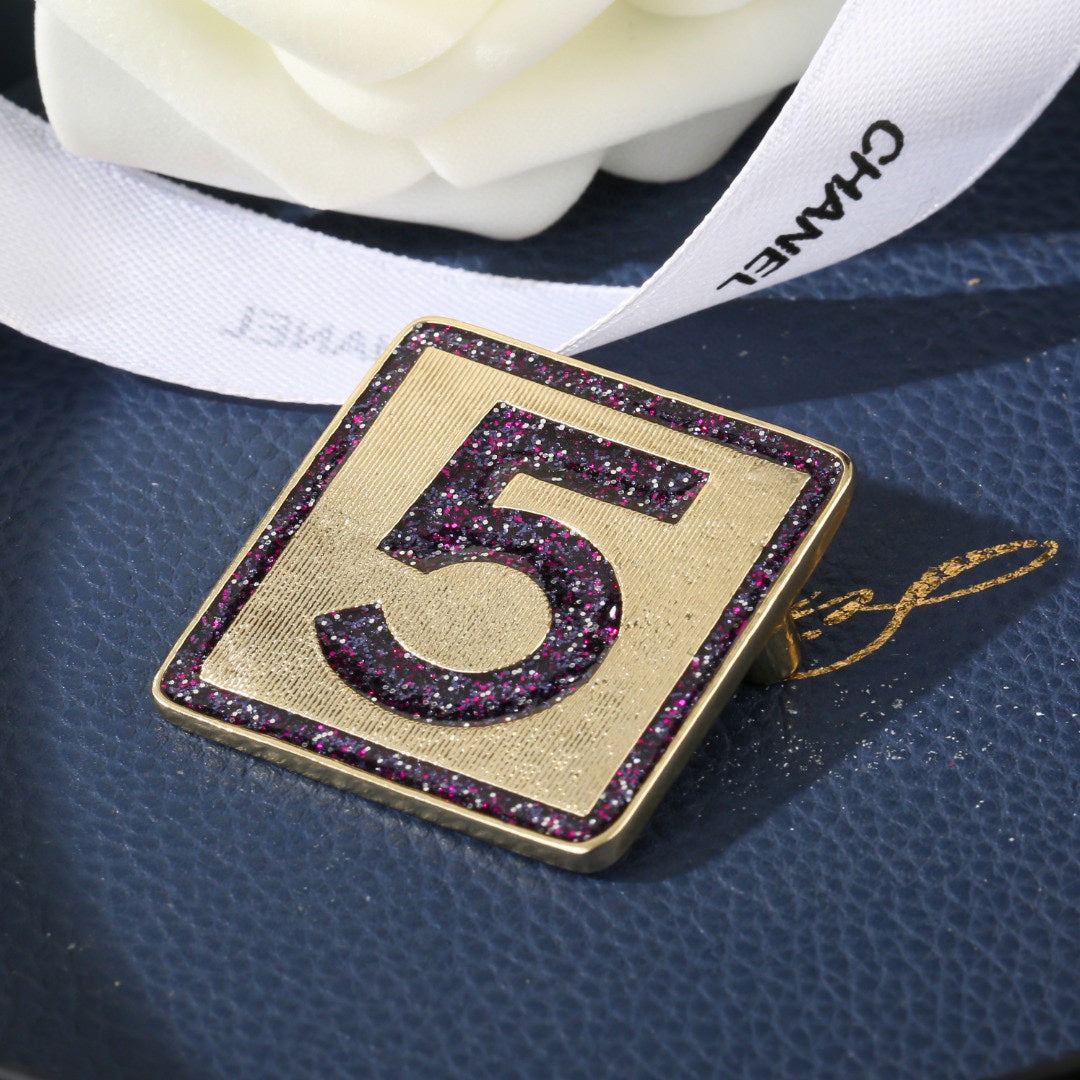 delicate Brooch for women - alternate angle view 4