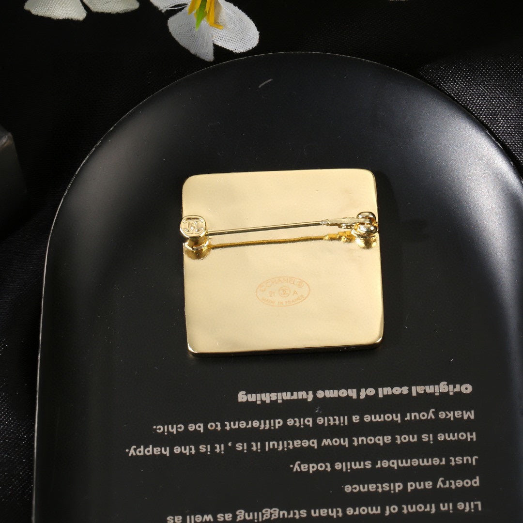 delicate Brooch for women - alternate angle view 8