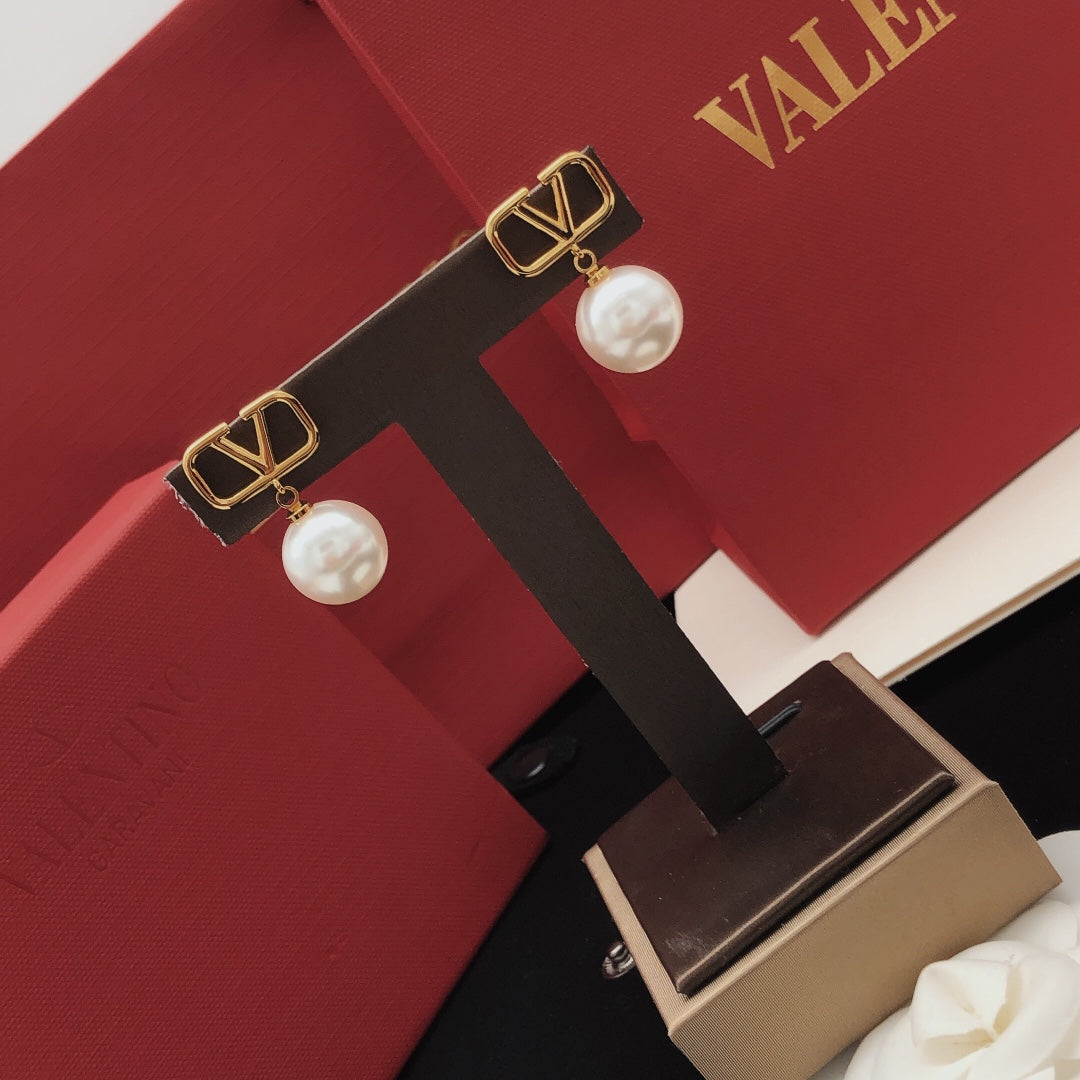 pearl Stud Earrings for women - alternate angle view 5