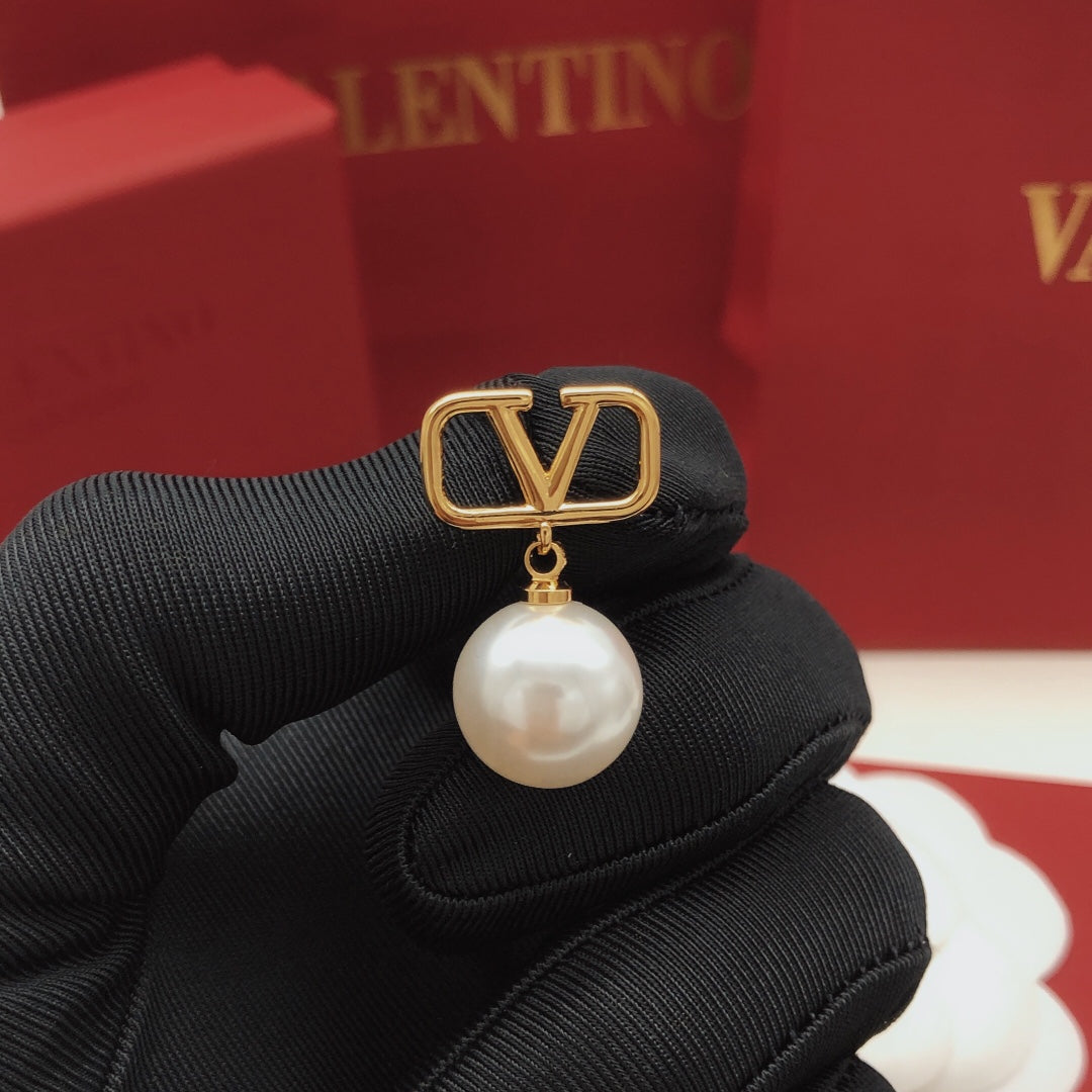 pearl Stud Earrings for women - alternate angle view 3