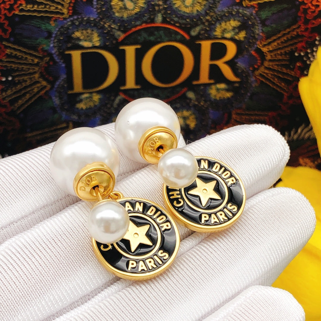 gold pearl letter fashion accessory for women - product detail view