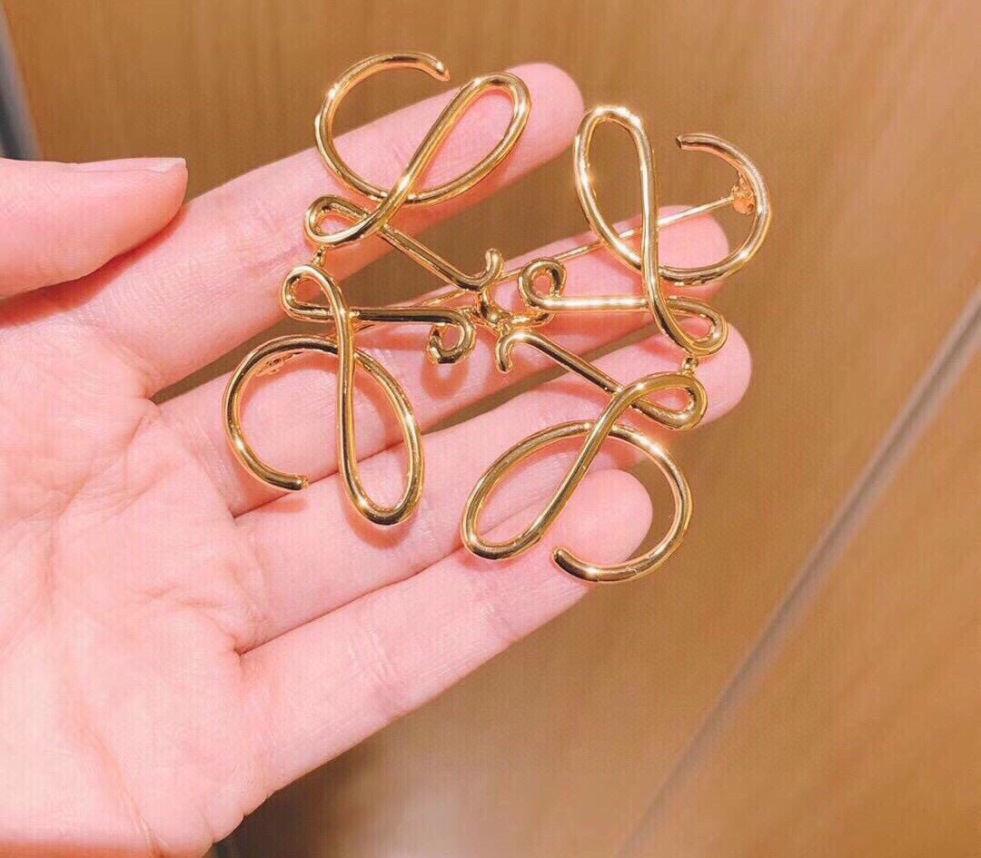 gold floral Brooch for women - alternate angle view 8