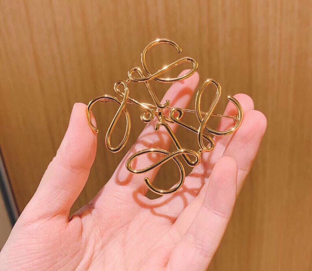 gold floral Brooch for women - alternate angle view 3