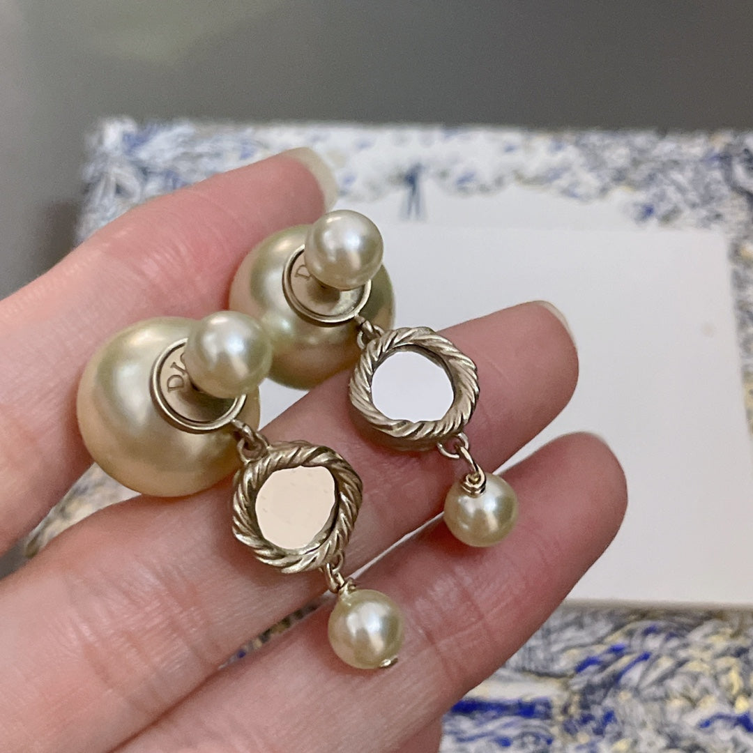 elegant Pendant for women - alternate angle view 4