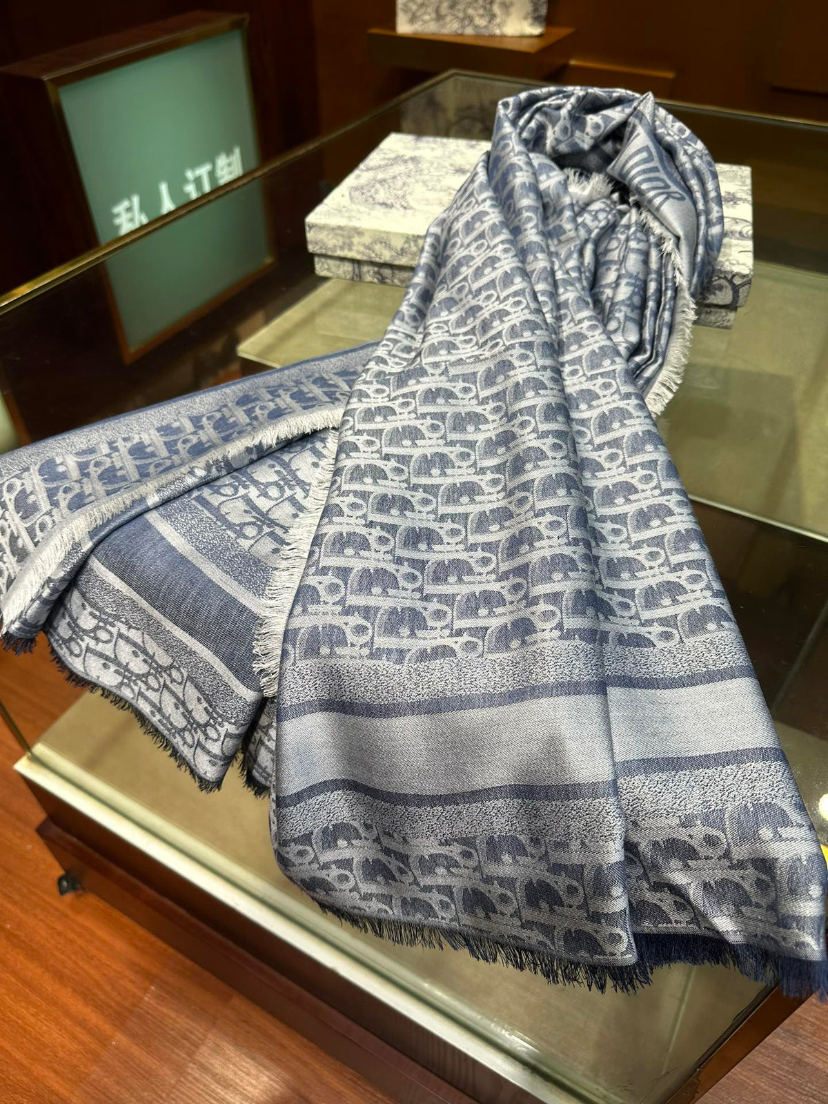 velvet fashion accessory for women - alternate angle view 4
