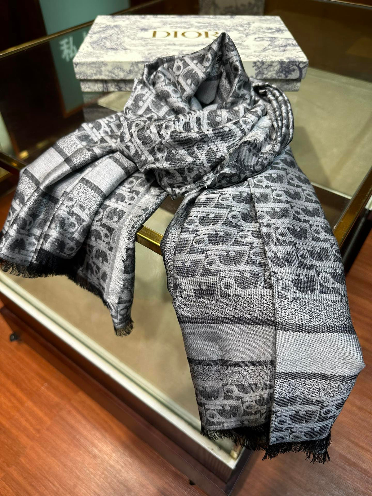 velvet fashion accessory for women - alternate angle view 4