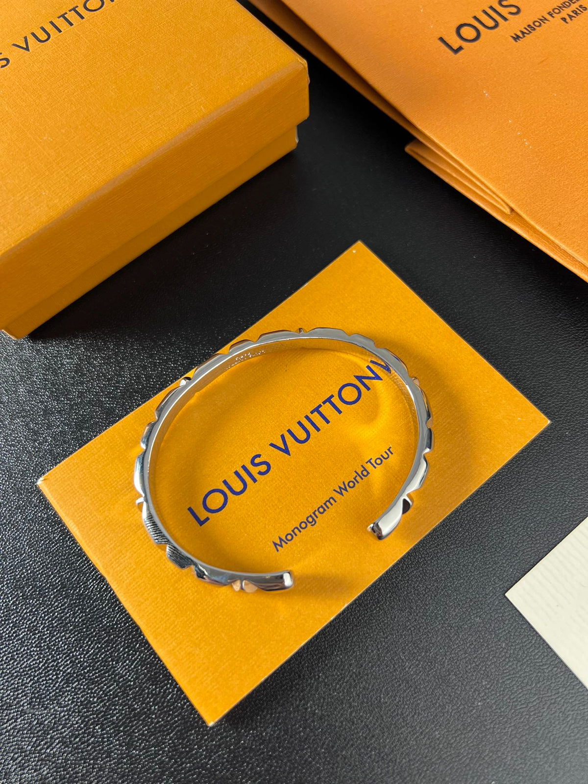 Bangle for women - alternate angle view 4