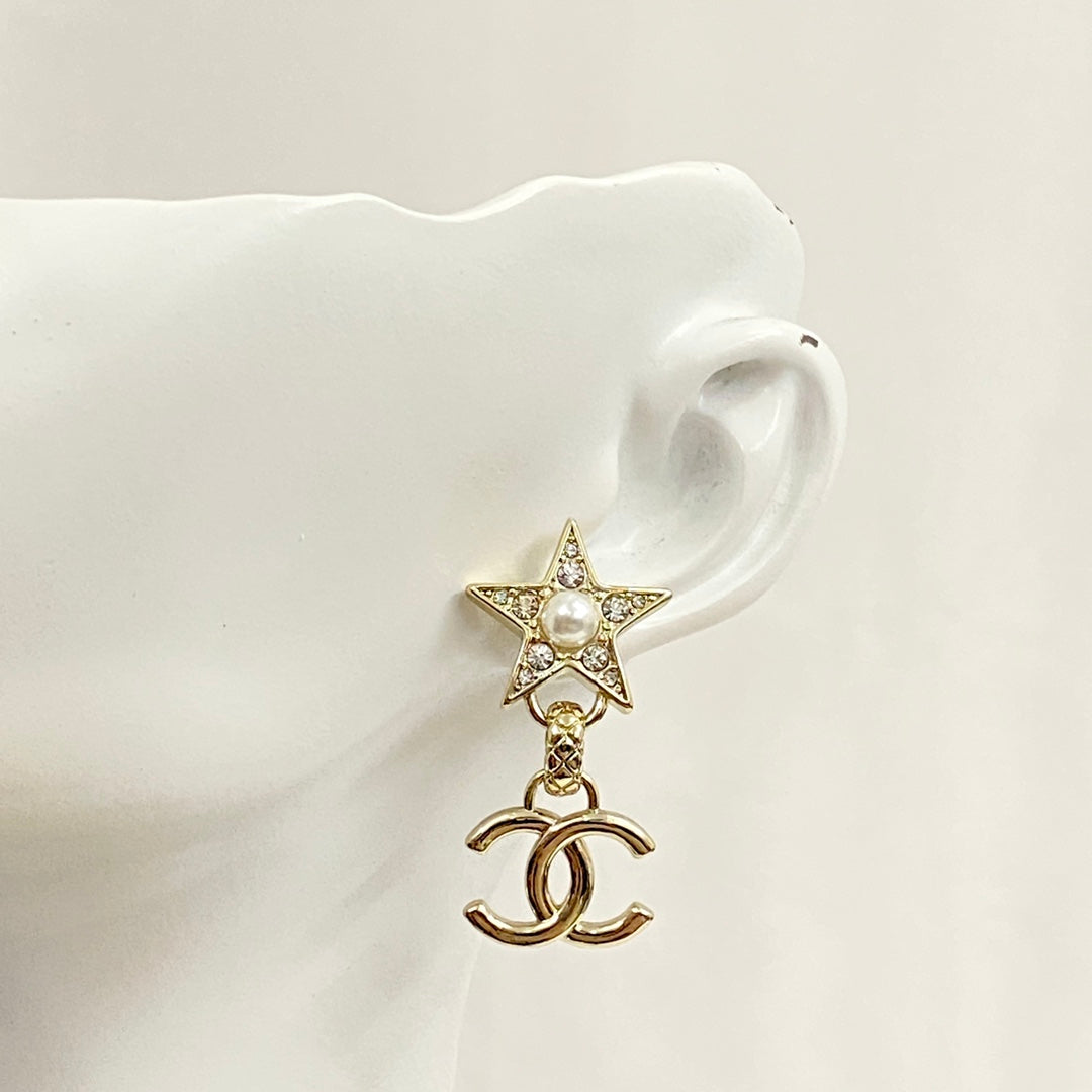 pearl Pendant for women - alternate angle view 9
