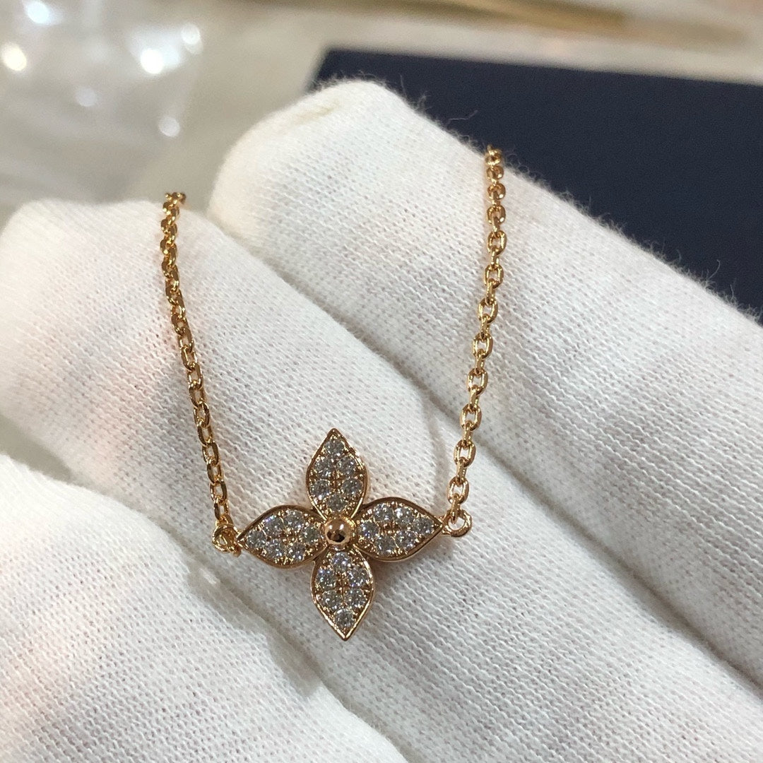gold mother of pearl clover Bracelet for women - alternate angle view 3