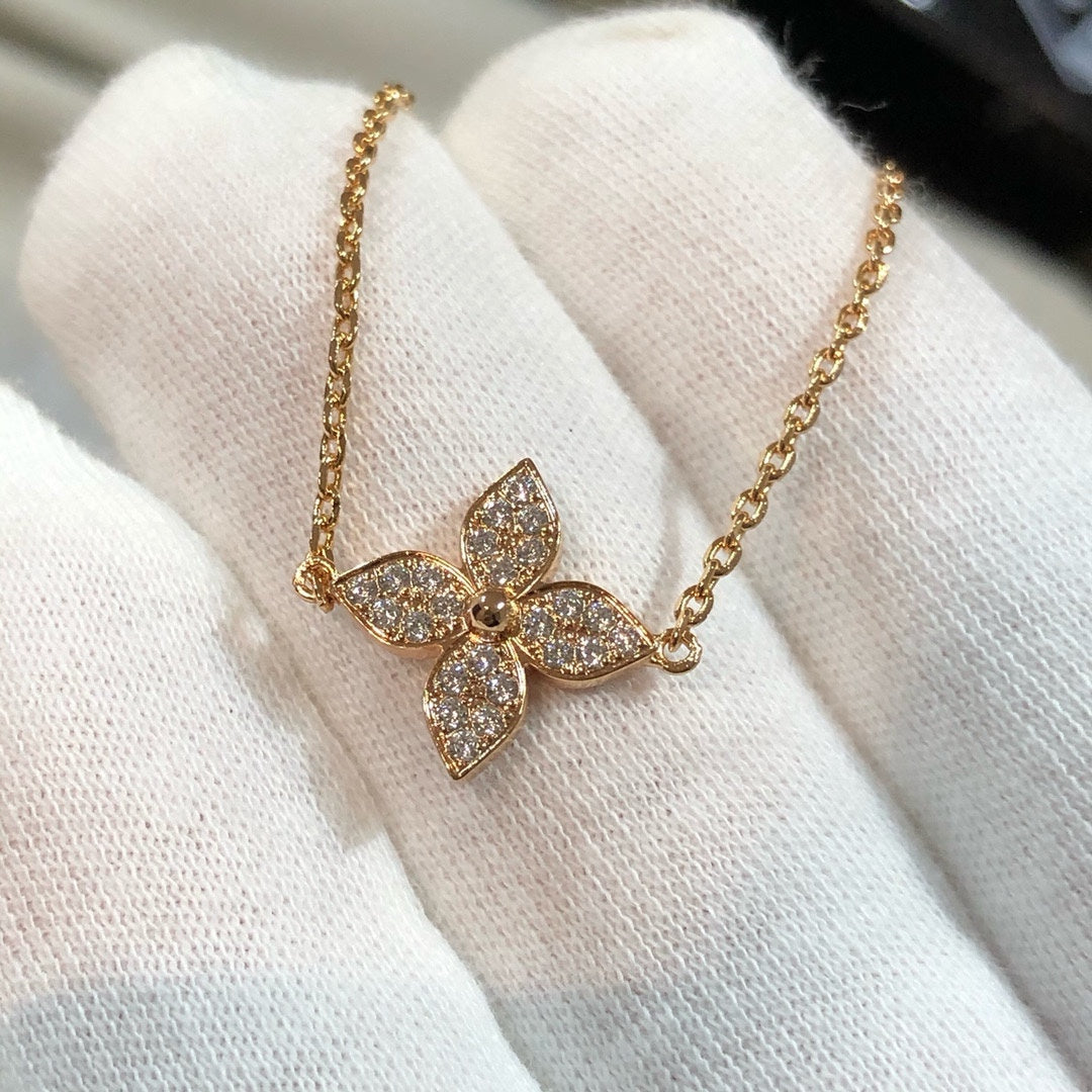 gold mother of pearl clover Bracelet for women - alternate angle view 2
