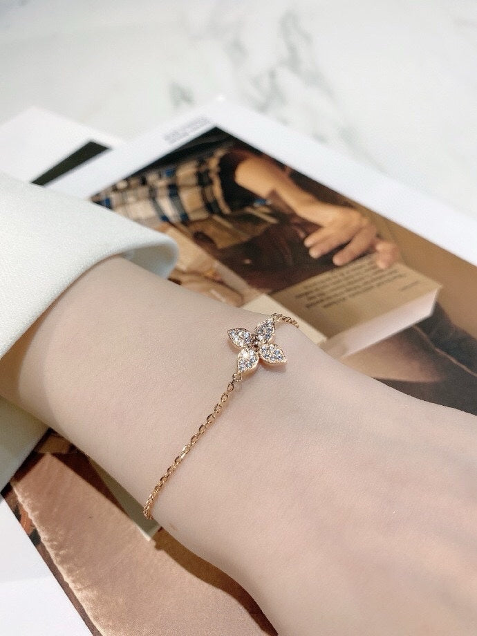 gold mother of pearl clover Bracelet for women - alternate angle view 8