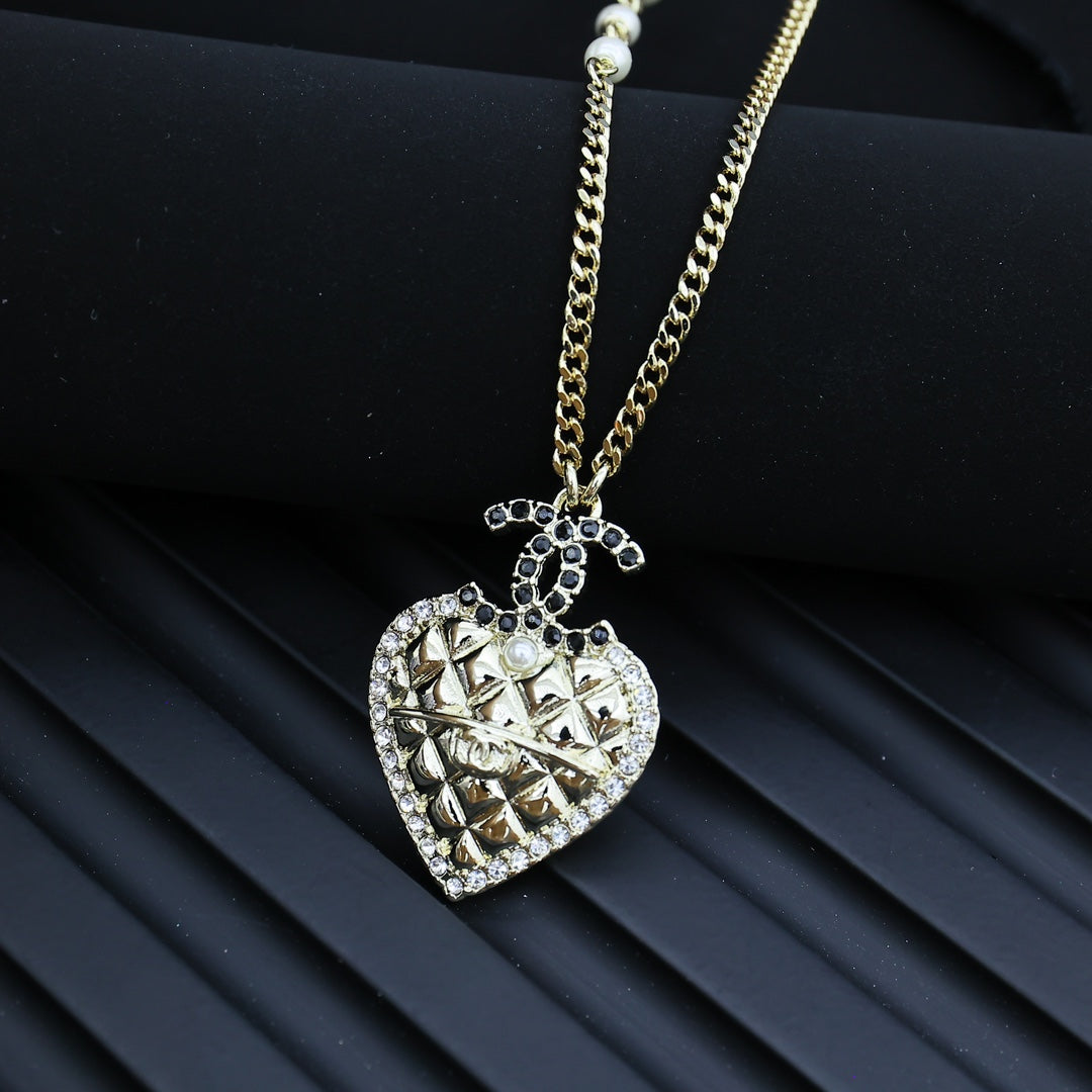 heart Necklace for women - alternate angle view 5