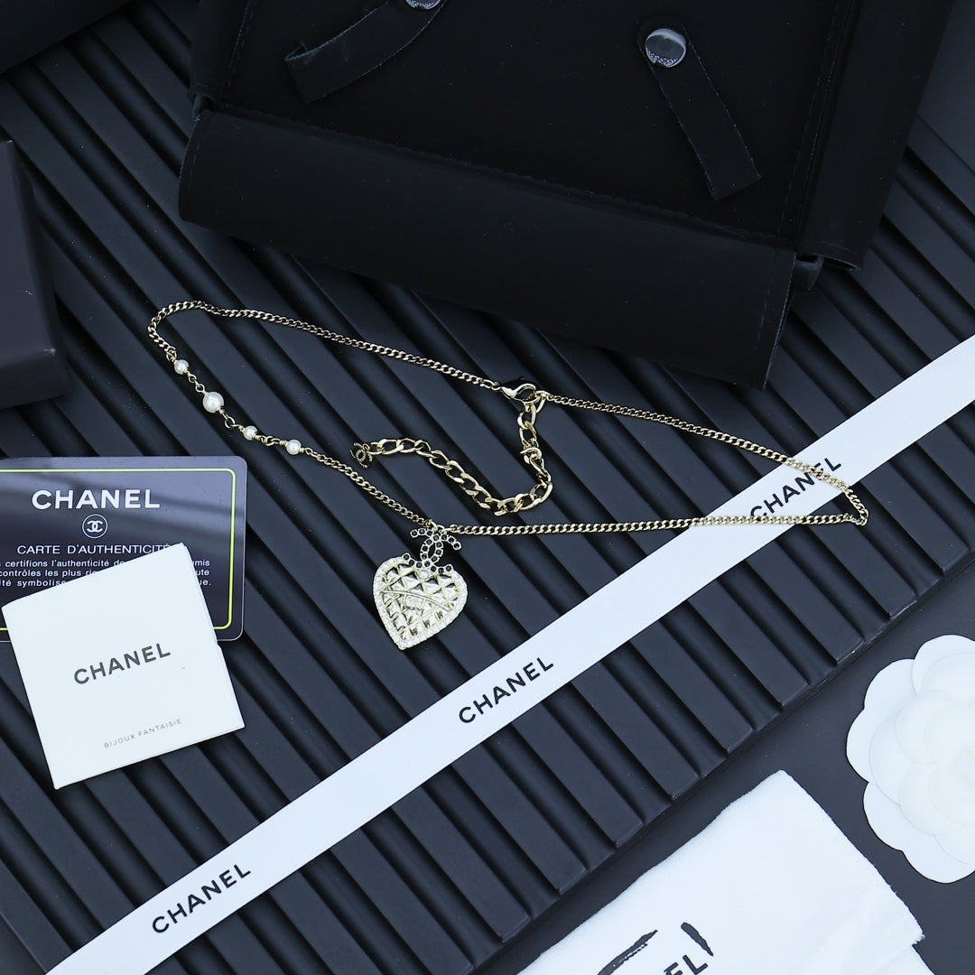 heart Necklace for women - alternate angle view 6