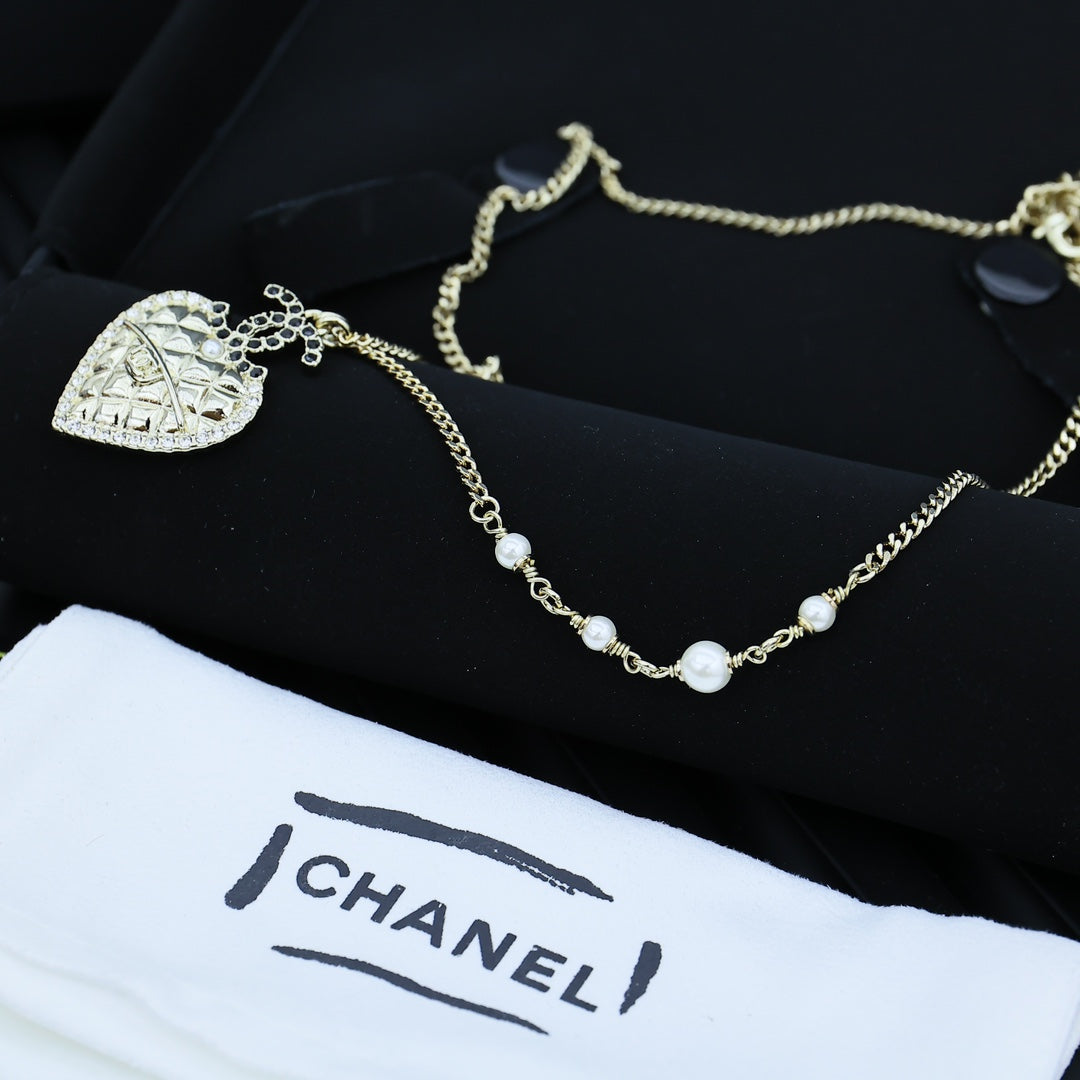 heart Necklace for women - alternate angle view 3