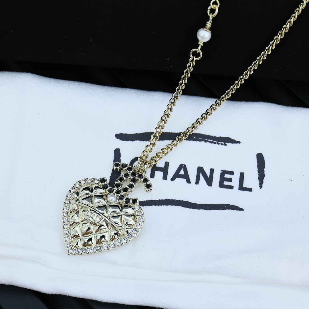 heart Necklace for women - alternate angle view 4