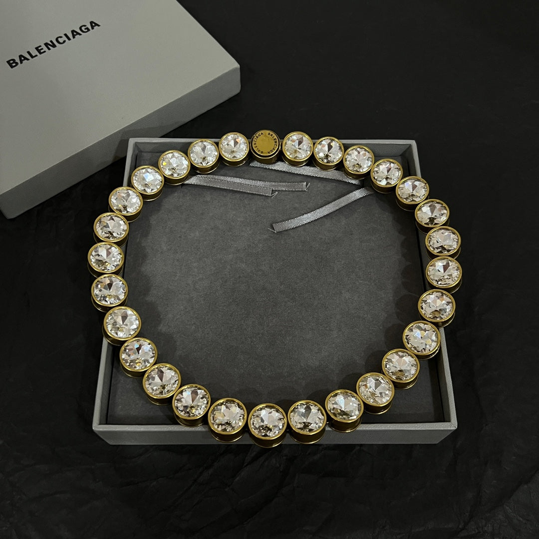 gold vintage Necklace for women - alternate angle view 5