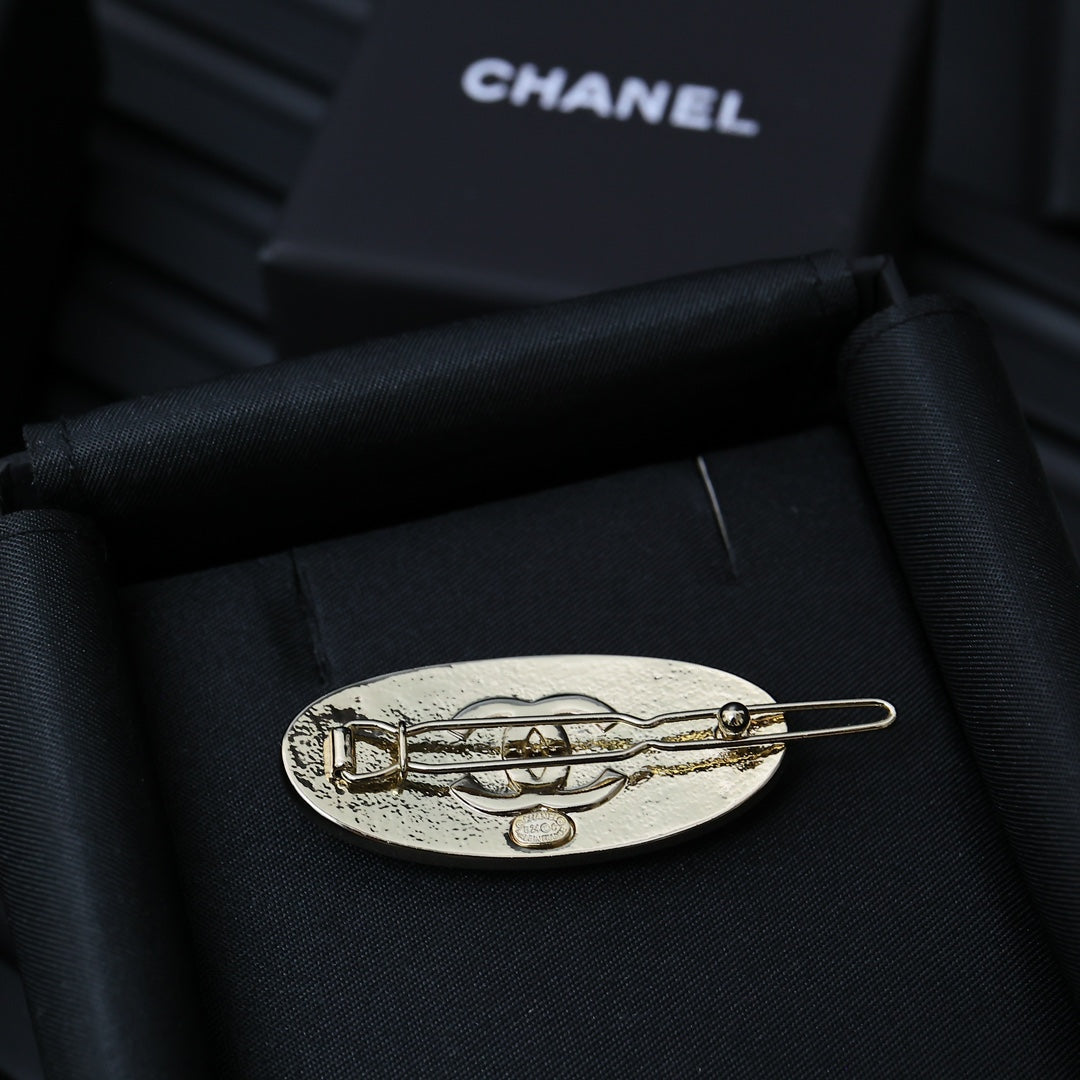 gold enamel letter Hair Clip for women - alternate angle view 6