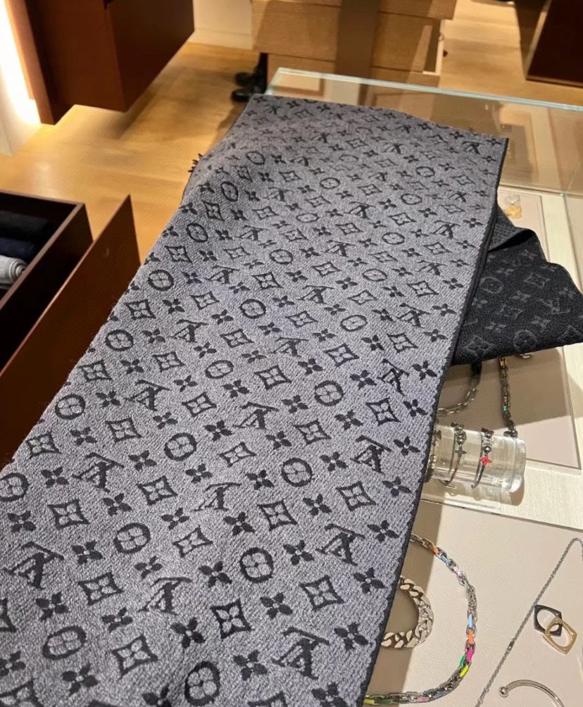 wool floral Scarf for men - alternate angle view 9