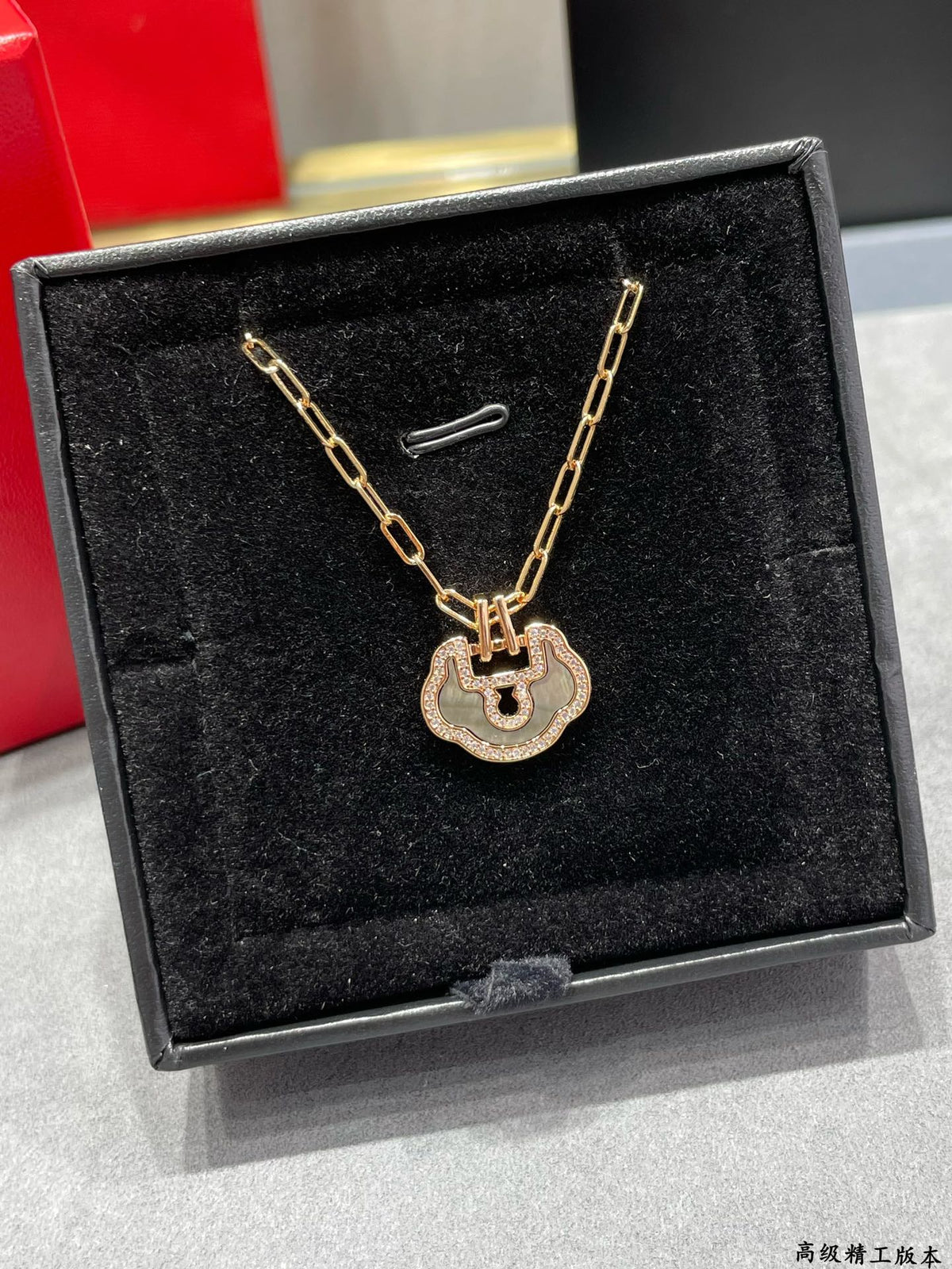 gold shell stylish Necklace for women - alternate angle view 4
