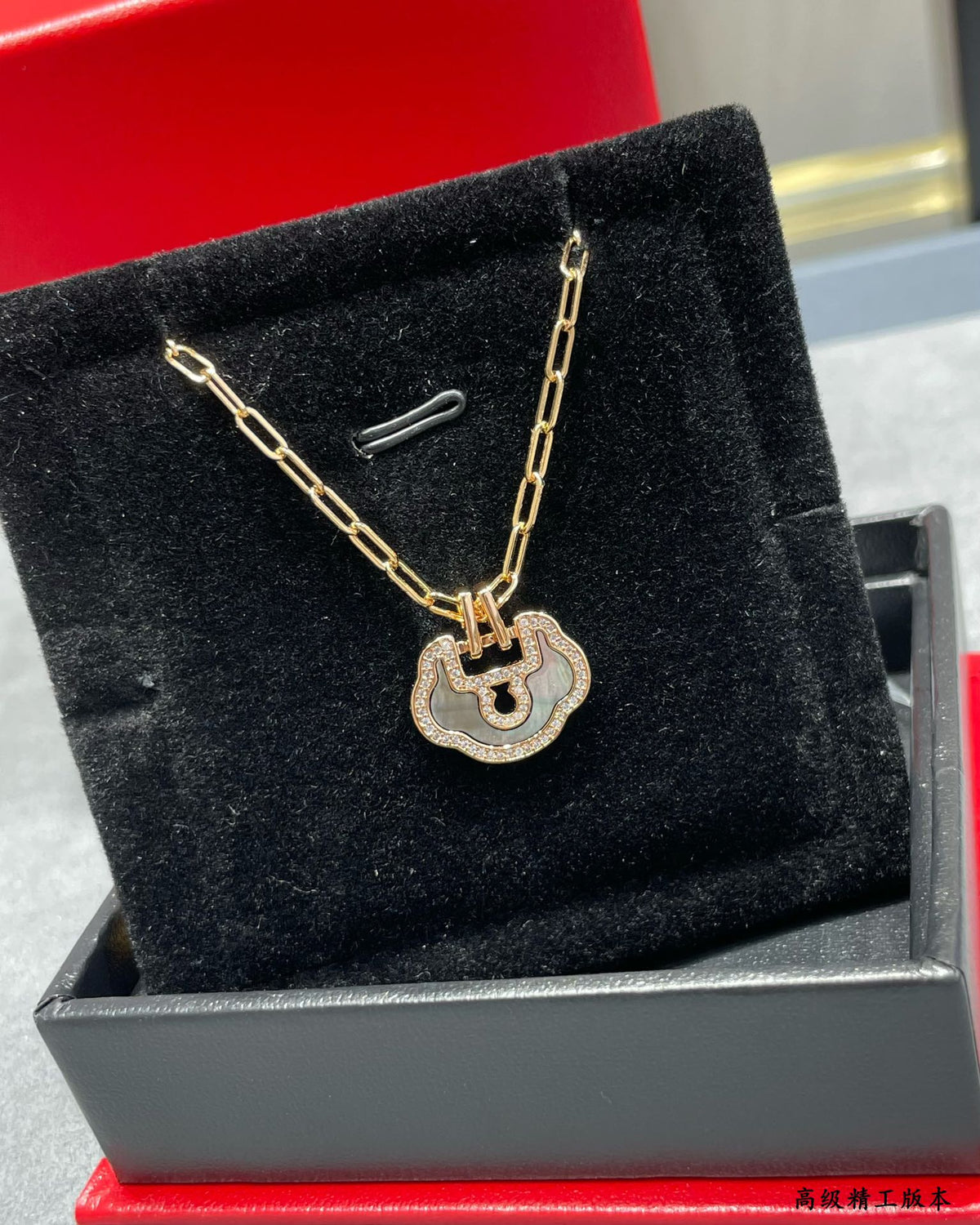 gold shell stylish Necklace for women - alternate angle view 9