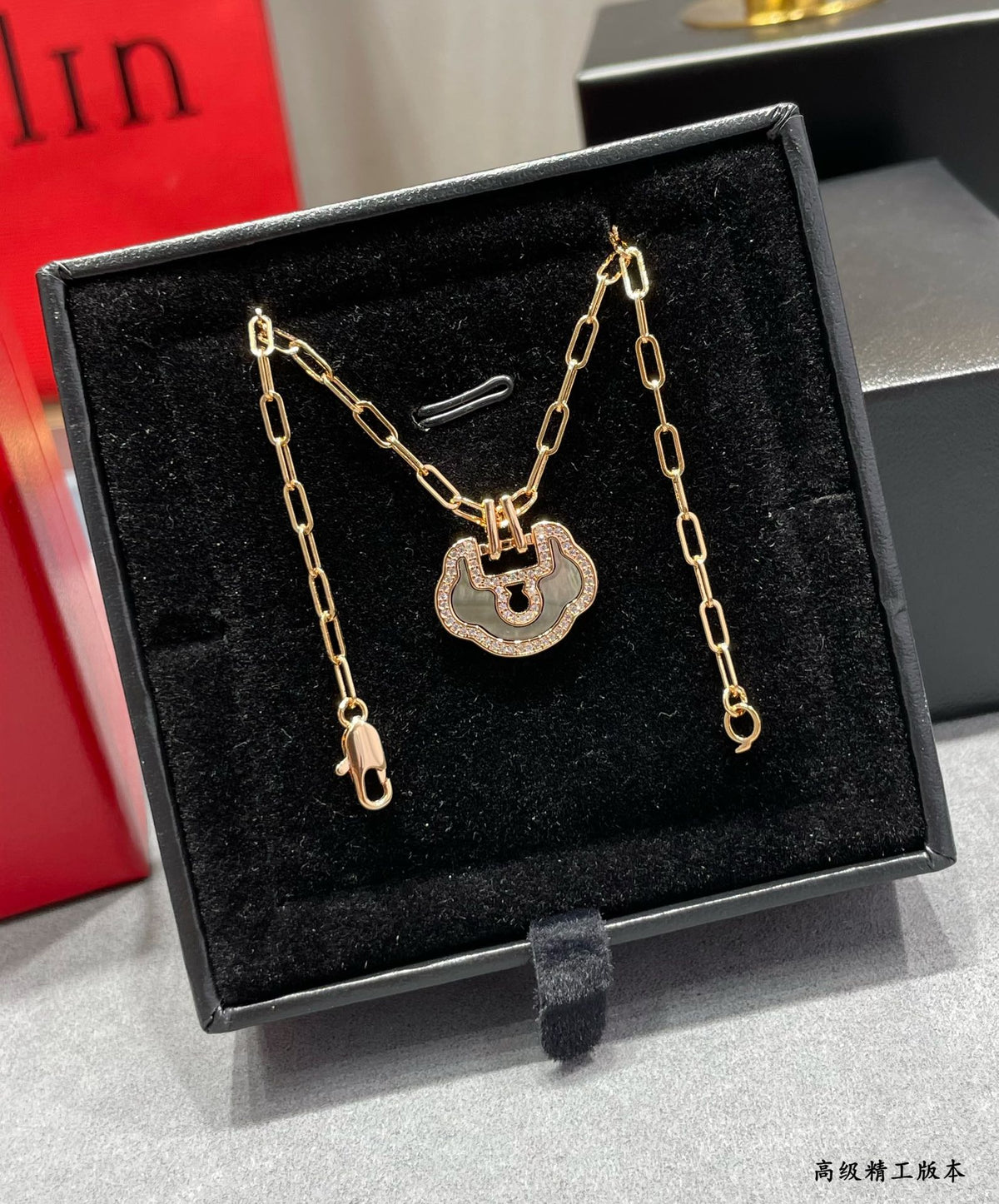 gold shell stylish Necklace for women - alternate angle view 7
