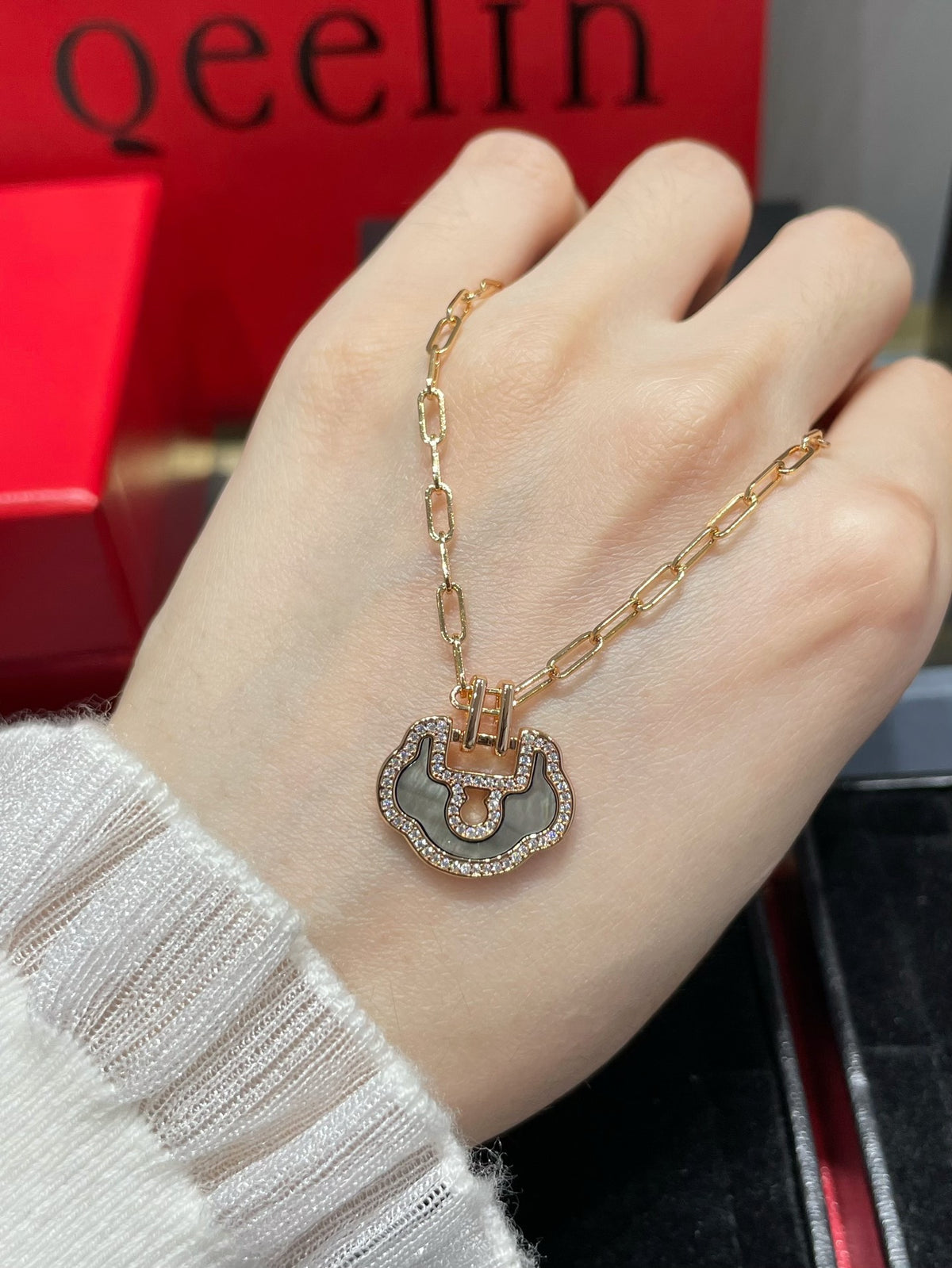 gold shell stylish Necklace for women - alternate angle view 3