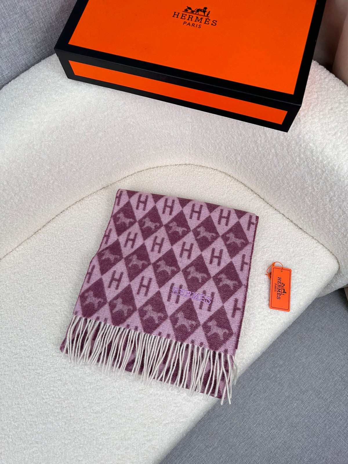 velvet minimalist Scarf for men - product detail view