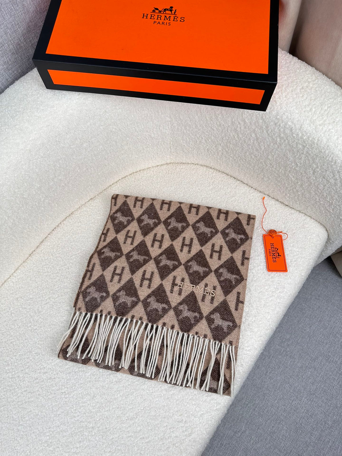velvet minimalist Scarf for men - product detail view
