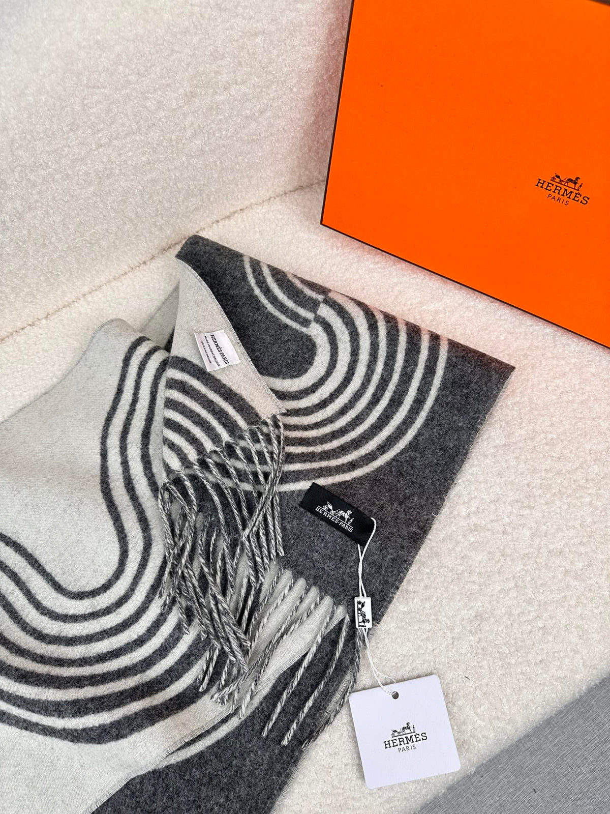 velvet minimalist Scarf for men - alternate angle view 4
