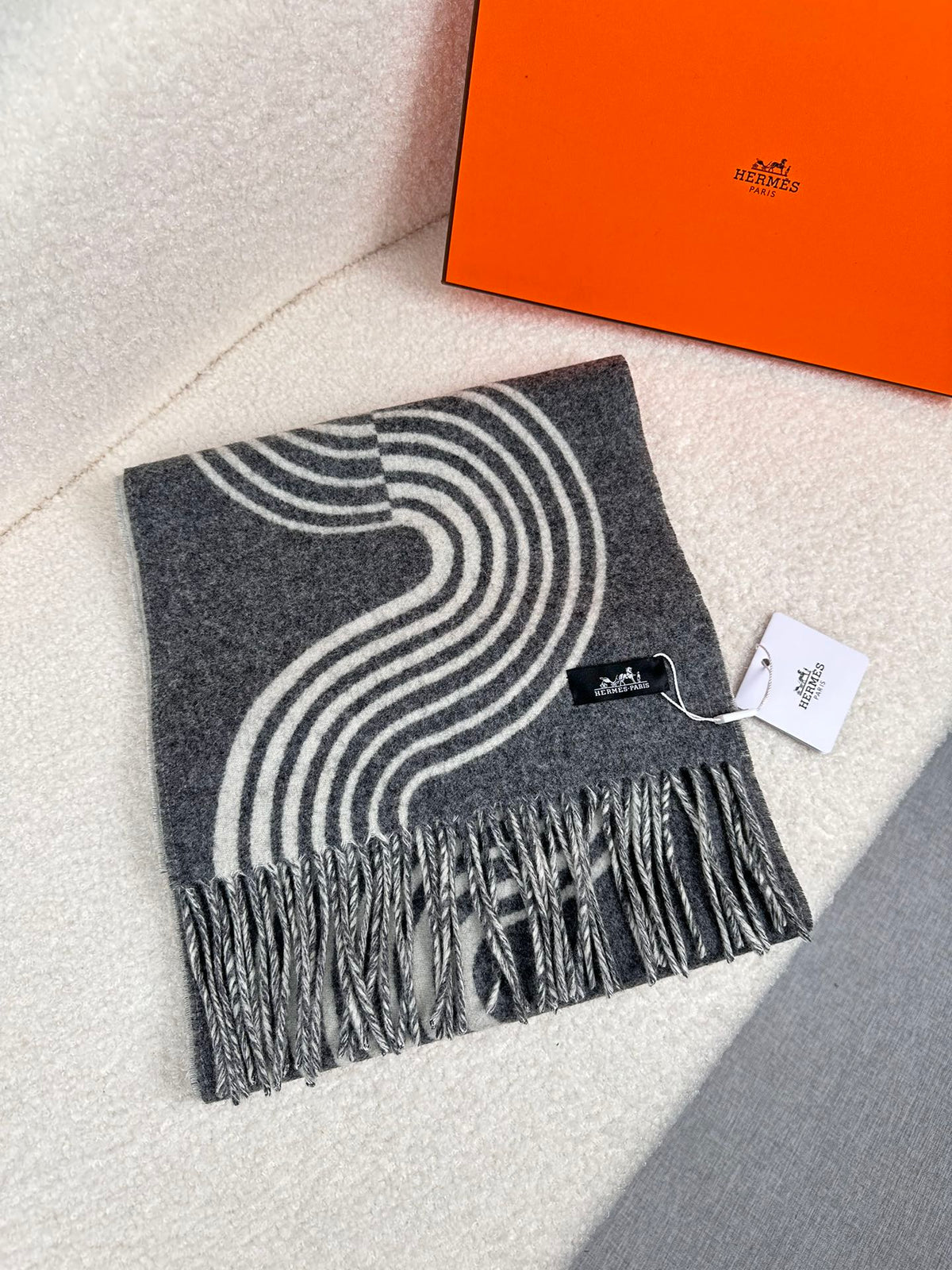velvet minimalist Scarf for men - product detail view